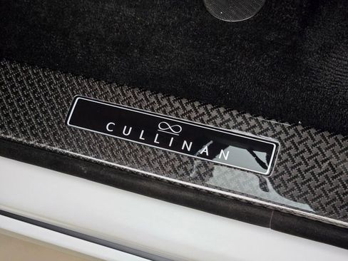 Certified 2026 Rolls-Royce Cullinan Black Badge AWD/4WD image 32