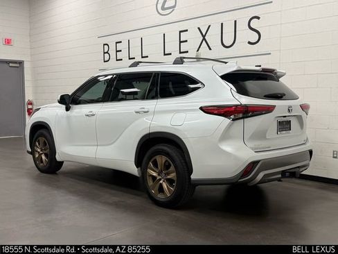 Used 2022 Toyota Highlander Bronze Edition image 7