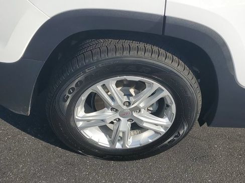 Certified 2021 GMC Terrain SLE w/ Driver Convenience Package FWD image 5