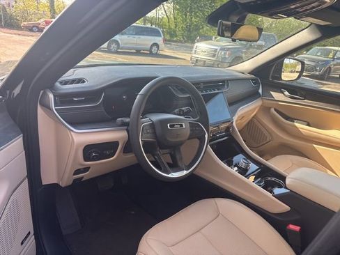 Used 2023 Jeep Grand Cherokee L Limited w/ Luxury Tech Group II AWD/4WD image 13