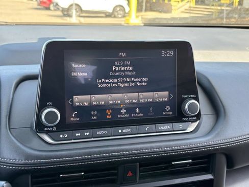 Used 2025 Nissan Rogue SV FWD image 16
