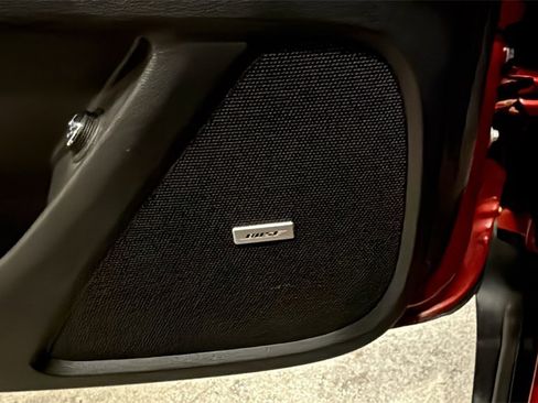 Used 2023 Chevrolet Traverse RS image 25