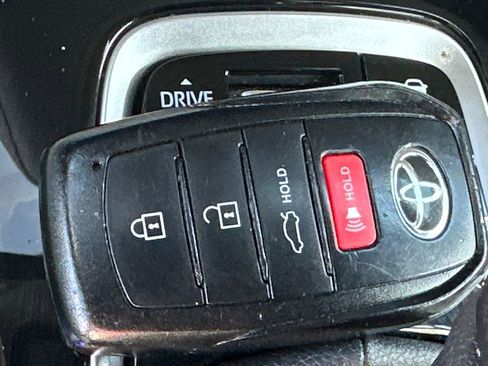 Used 2024 Toyota Corolla SE image 33