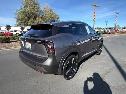 Used 2025 Nissan Kicks SR image 4