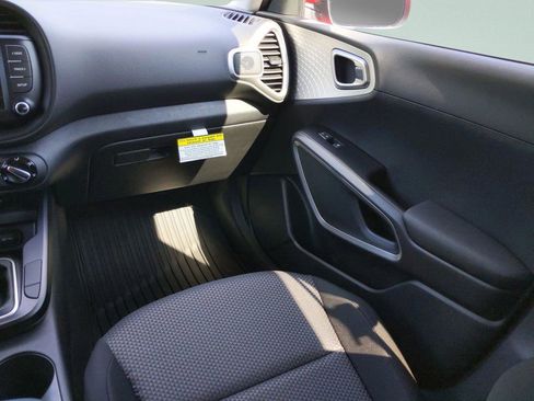 Certified 2022 Kia Soul LX FWD image 13