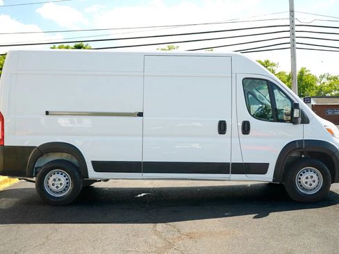 Used 2025 RAM ProMaster 2500 w/ Convenience Group FWD image 4