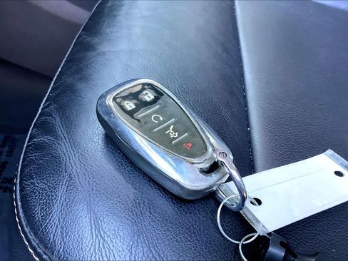 Used 2020 Chevrolet Traverse LT image 13