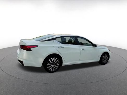 Used 2025 Nissan Altima 2.5 SV FWD image 15