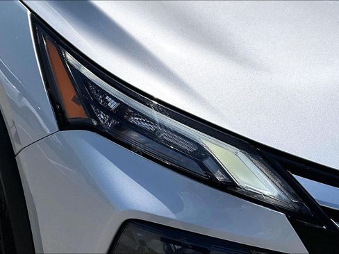 Used 2025 Nissan Rogue SV FWD image 25