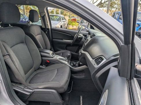 Used 2017 Dodge Journey SE w/ Flexible Seating Group image 18