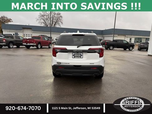 Used 2023 GMC Acadia SLE w/ Driver Convenience Package image 9