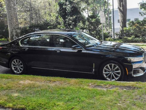 Used 2020 BMW 740i xDrive xDrive w/ Cold Weather Package image 10