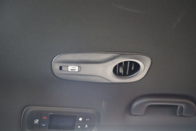 Used 2026 Chrysler Pacifica Select FWD image 36