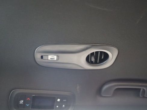 Used 2026 Chrysler Pacifica Select FWD image 36