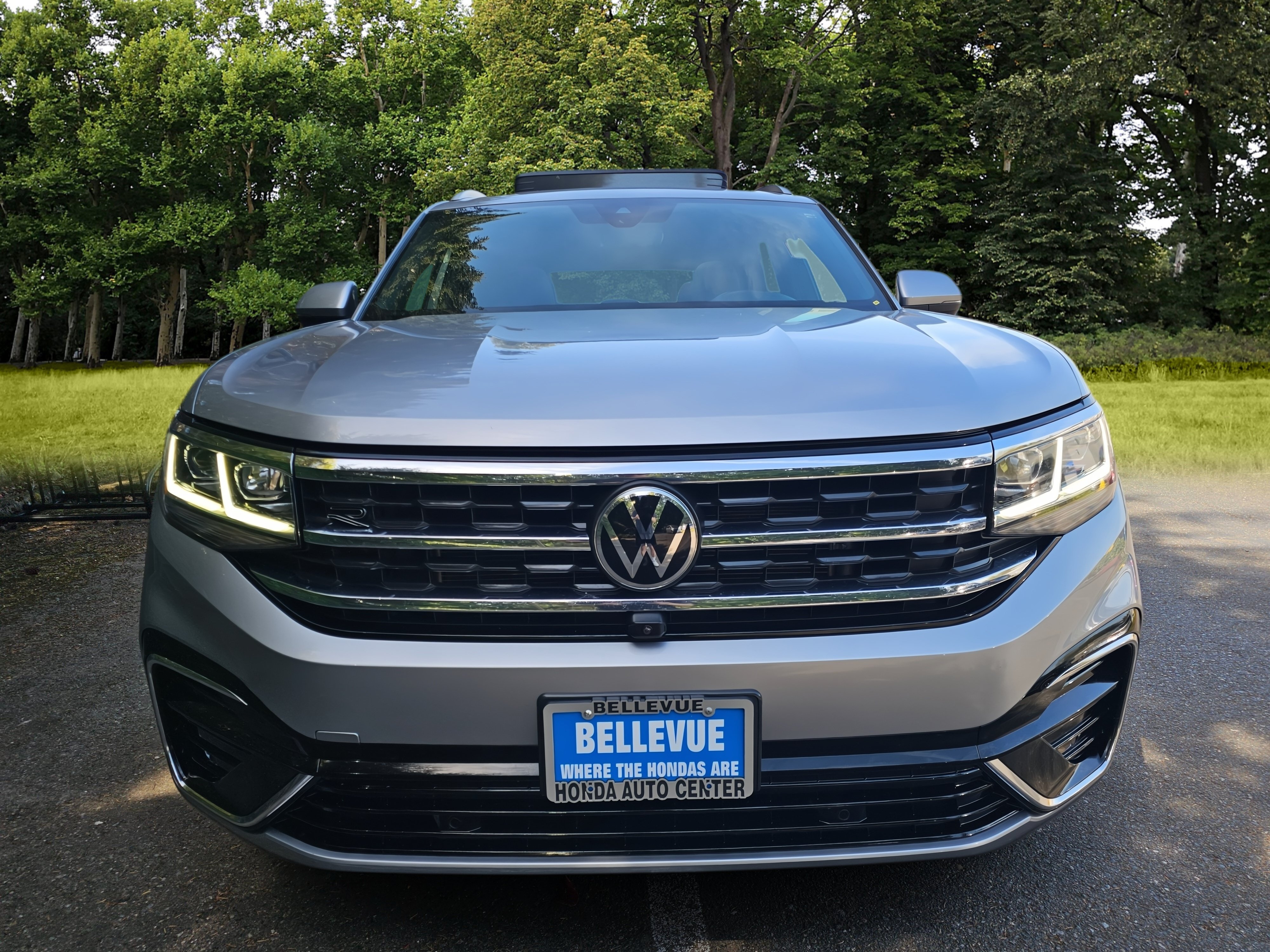 Used 2022 Volkswagen Atlas Cross Sport SEL Premium R-Line AWD/4WD image 2
