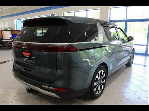 Used 2022 Kia Carnival EX FWD image 5