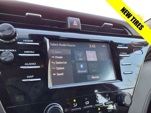 Used 2019 Toyota Camry LE image 3