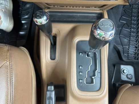 Used 2015 Jeep Wrangler Unlimited Sahara AWD/4WD image 35