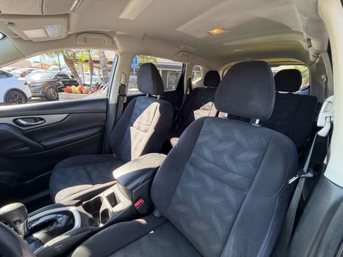 Used 2016 Nissan Rogue SV image 10