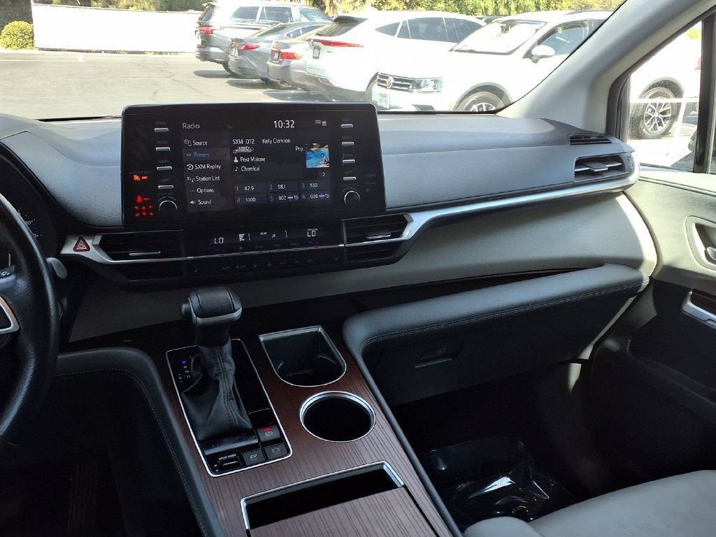 Certified 2024 Toyota Sienna XLE FWD image 32