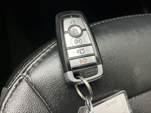 Used 2018 Ford Explorer XLT w/ Equipment Group 202A AWD/4WD image 34