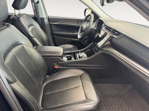 Used 2023 Jeep Grand Cherokee L Limited w/ MOPAR Finishing Package AWD/4WD image 4