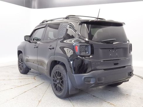 Certified 2020 Jeep Renegade Latitude w/ Cold Weather Group AWD/4WD image 3