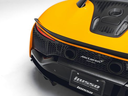 Used 2023 McLaren Artura RWD image 20