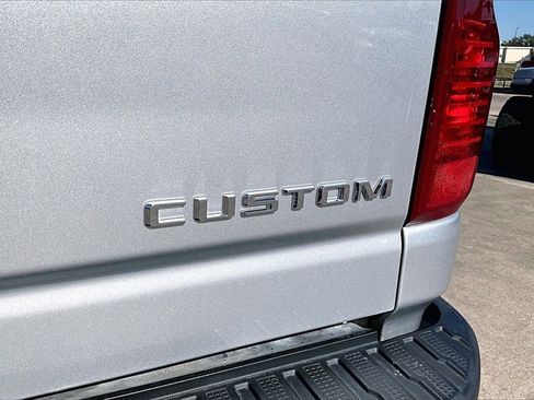 Used 2022 Chevrolet Silverado 2500 Custom w/ Custom Convenience Package image 8