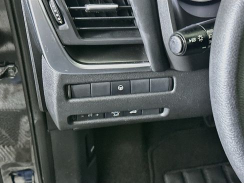 Used 2024 Nissan Rogue SV FWD image 17