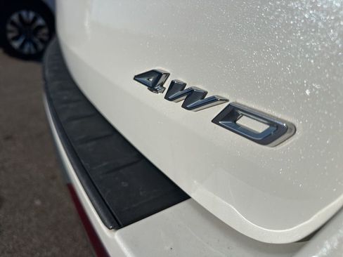 Used 2022 Ford Explorer XLT w/ Equipment Group 202A image 9