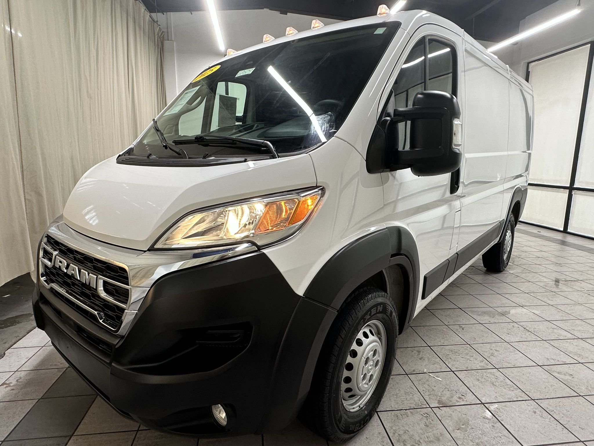Used 2025 RAM ProMaster 2500 w/ U-Haul Equipment Group FWD image 11