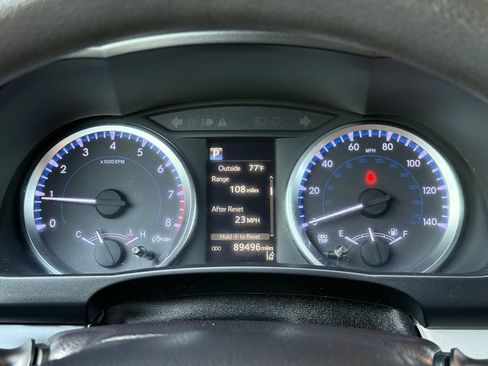 Used 2018 Toyota Highlander LE image 34