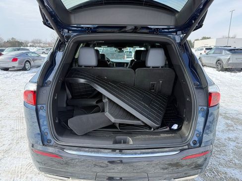 Used 2022 Buick Enclave Essence image 13