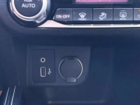 Used 2020 Nissan Kicks SR FWD image 37