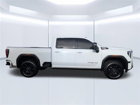 Used 2024 GMC Sierra 2500 AT4 w/ AT4 Premium Plus Package image 3