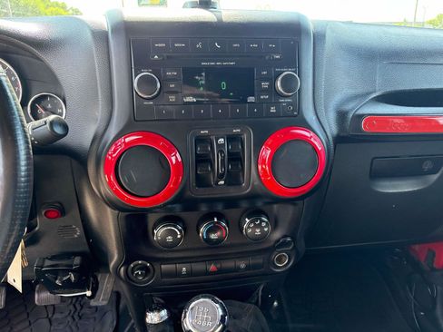 Used 2015 Jeep Wrangler Unlimited Sahara w/ Max Tow Package AWD/4WD image 11