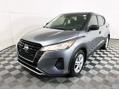 Used 2023 Nissan Kicks S image 7