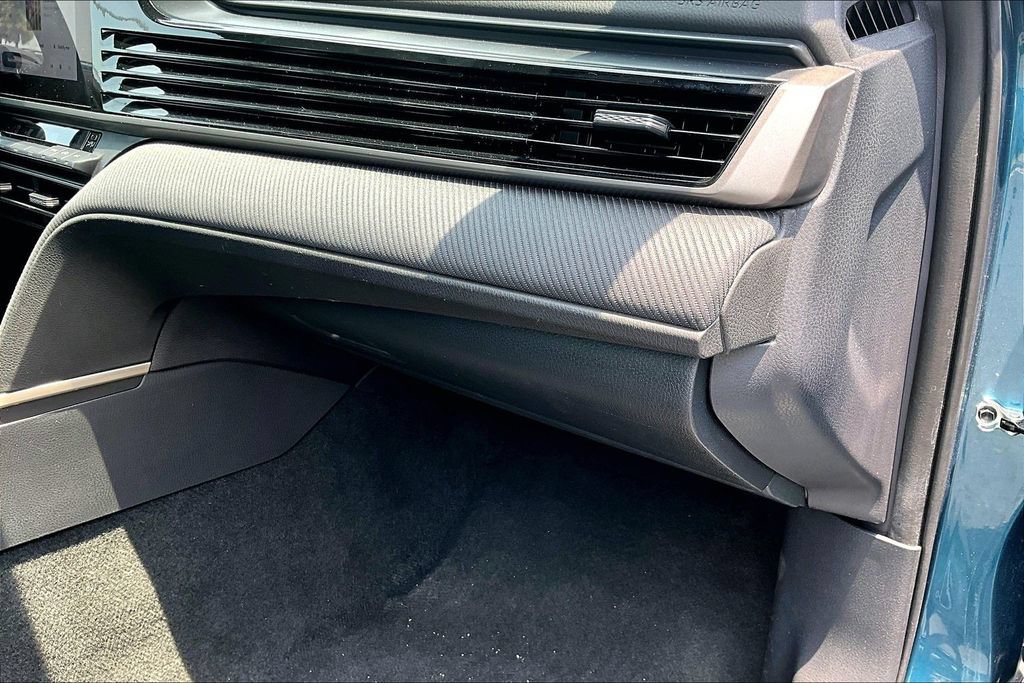 Used 2025 Toyota Camry SE FWD image 26