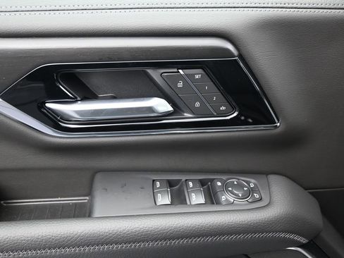 New 2025 GMC Yukon XL Denali w/ Denali Reserve Package image 11