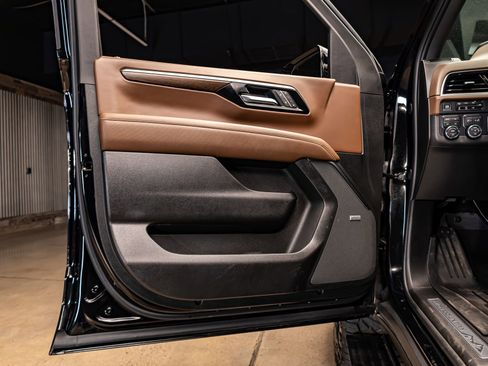 Used 2025 Chevrolet Suburban High Country image 29