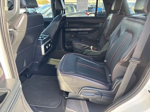 Used 2024 Ford Expedition Limited image 33