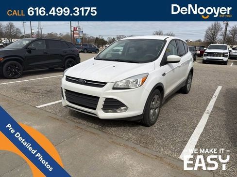 Used 2015 Ford Escape SE image 1
