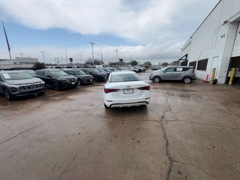 Used 2025 Nissan Sentra S image 16