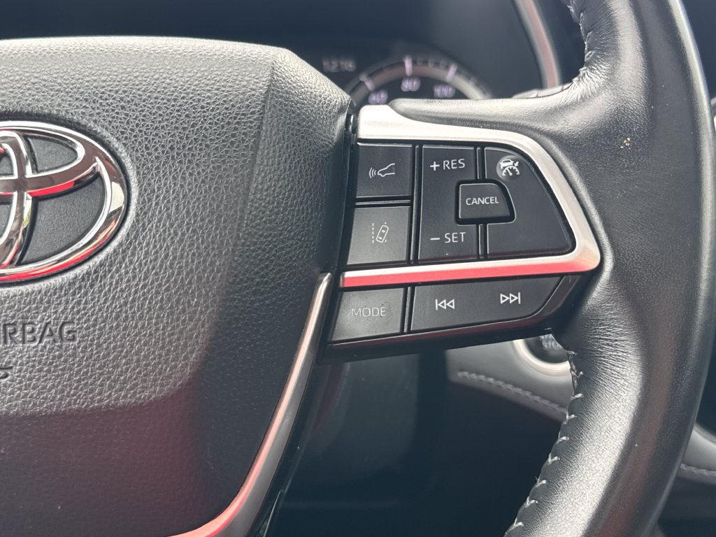 Used 2024 Toyota Highlander XLE AWD/4WD image 21