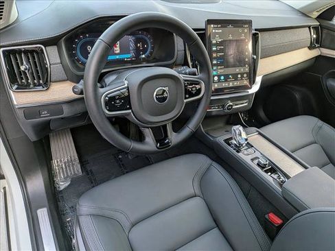 Certified 2025 Volvo XC90 B6 Plus w/ Protection Package Premier image 11