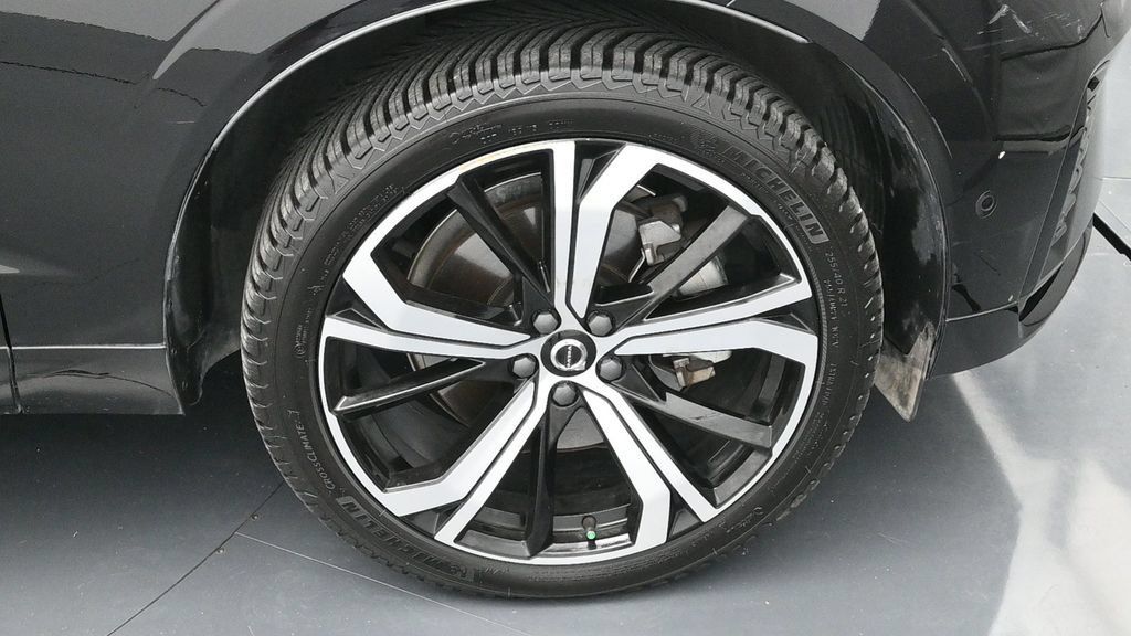 Used 2022 Volvo XC60 T8 R-Design w/ Advanced Package AWD/4WD image 15