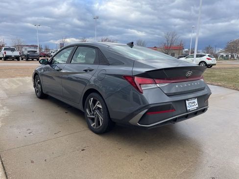 Used 2025 Hyundai Elantra Sport w/ Cargo Package image 7