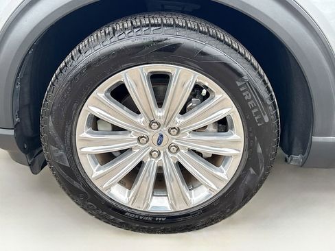 Used 2022 Ford Explorer Limited w/ Limited Technology Package image 43