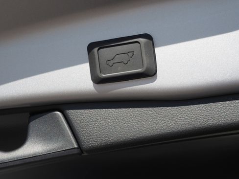 Used 2025 Toyota RAV4 XSE image 19